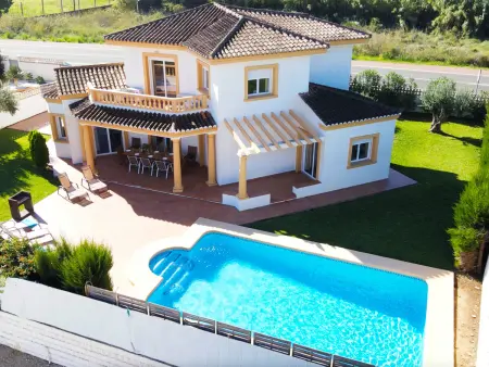 Location villa à Denia, Villa moderne 4 chambres à Dénia avec piscine privée, jardin et climatisation, près de la plage