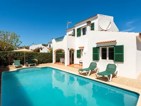 Location villa à Cala en Blanes, Villa confortable à Minorque avec piscine privée et climatisation