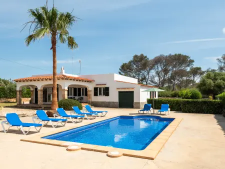 Location villa à Cala Blanca, Villa familiale à Cala Blanca avec piscine privée et climatisation