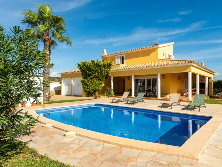 Location villa à Cala en Blanes, Villa familiale à Minorque avec piscine et climatisation