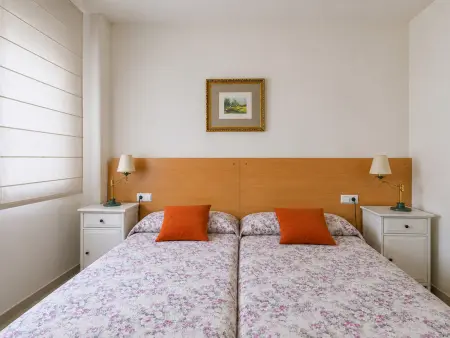 Appartement 2 chambres Roses, 50 m plage, piscine : photo 13