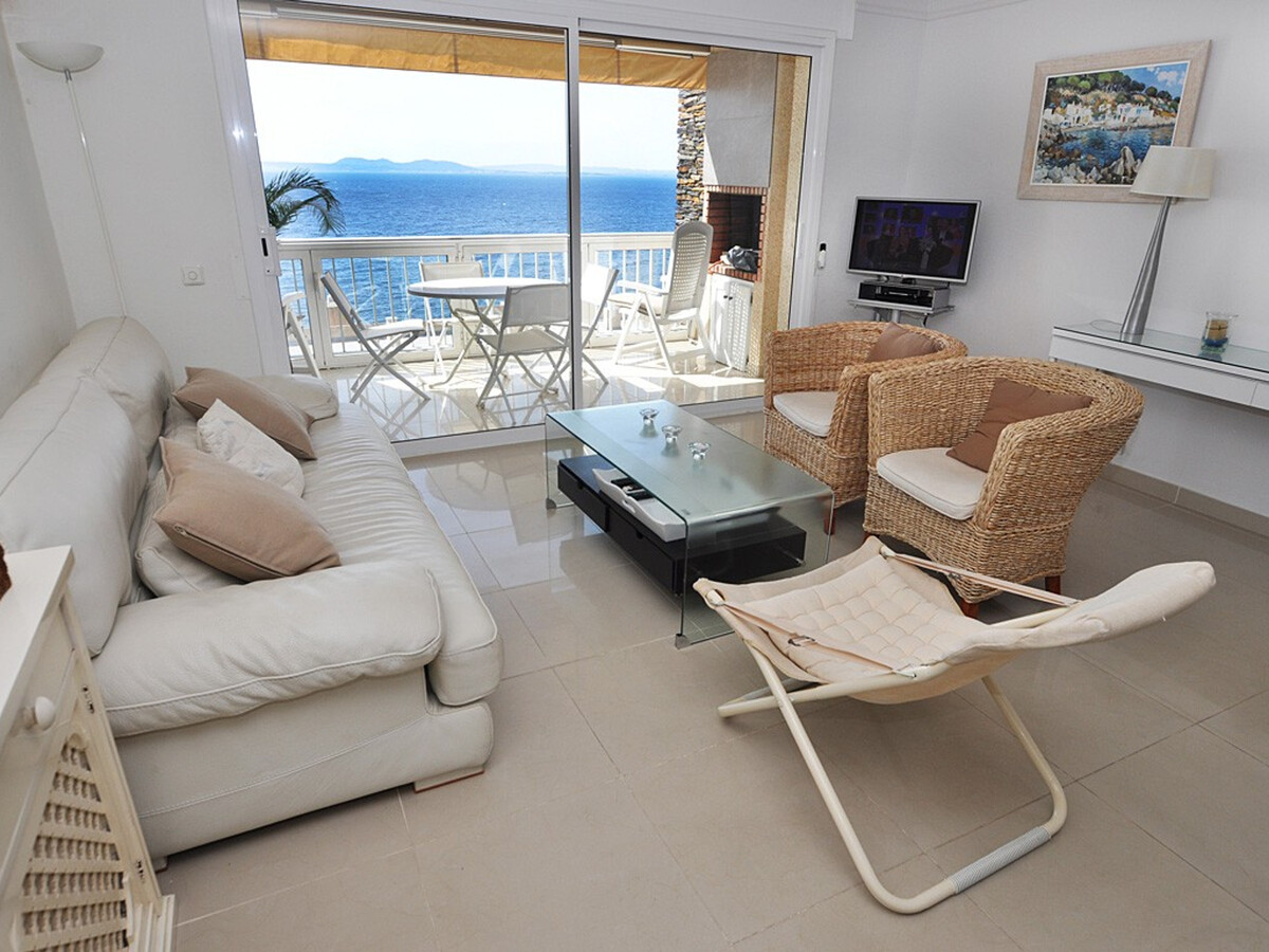 Appartement 80m² front de mer, piscine & parking à Roses - Photo 3