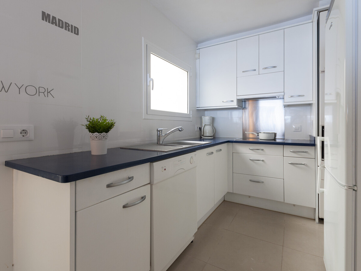 Appartement 80m² front de mer, piscine & parking à Roses - Photo 7