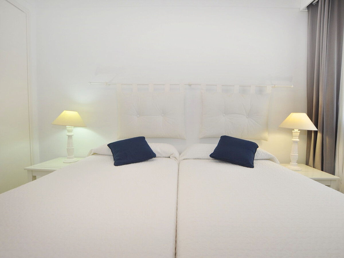 Appartement 80m² front de mer, piscine & parking à Roses - Photo 17