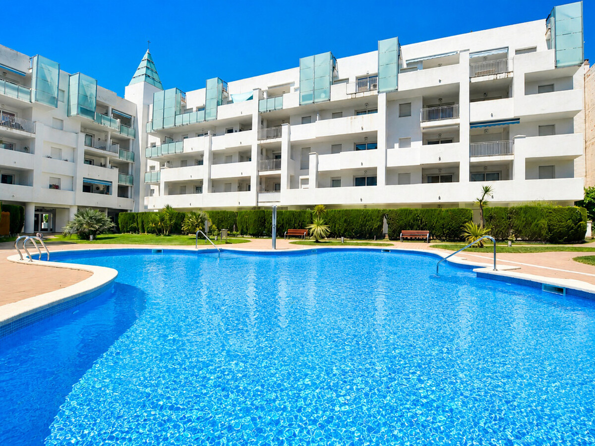 Appartement 2 chambres Roses, piscine et parking couvert - Photo 2