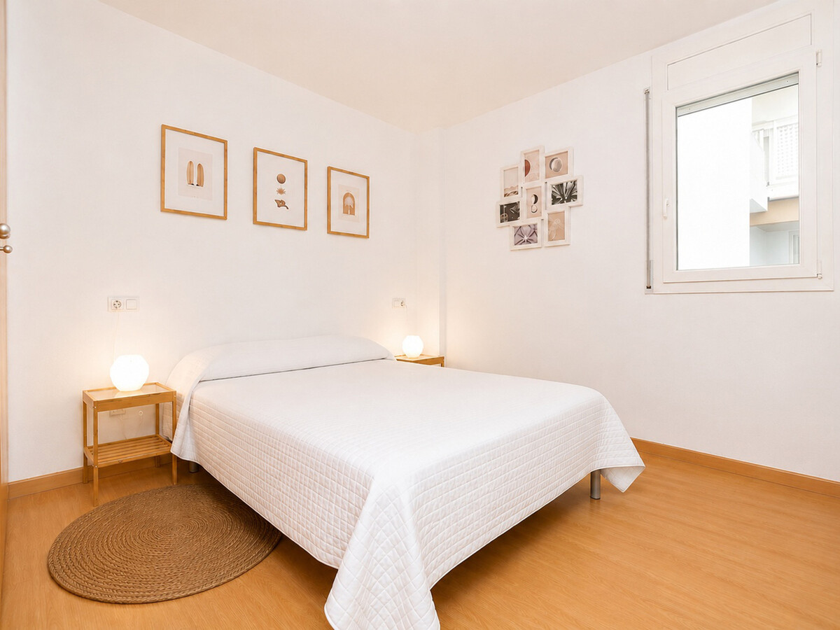 Appartement 2 chambres Roses, piscine et parking couvert - Photo 10