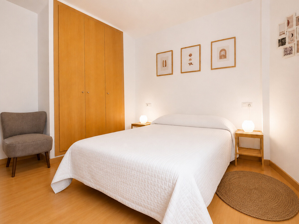 Appartement 2 chambres Roses, piscine et parking couvert - Photo 11