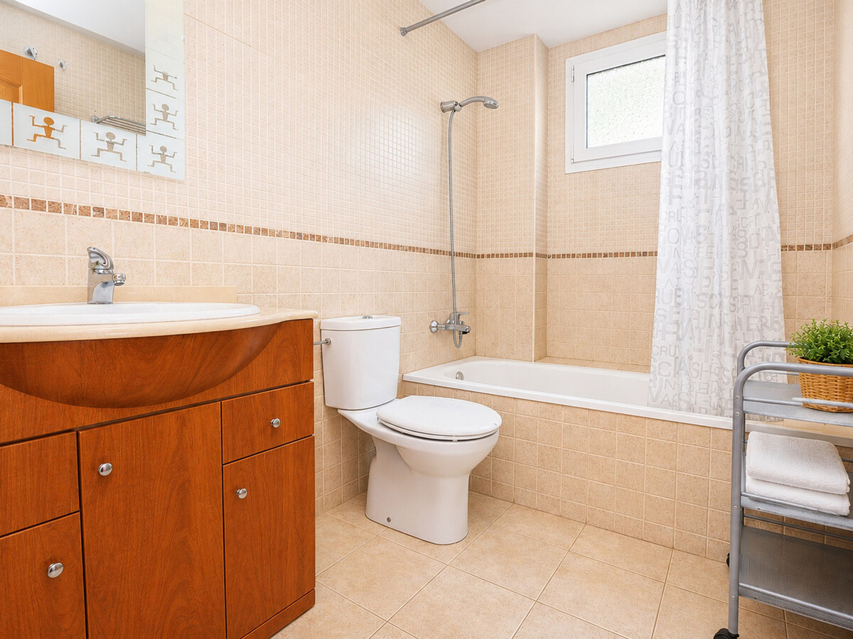 Appartement 2 chambres Roses, piscine et parking couvert - Photo 12