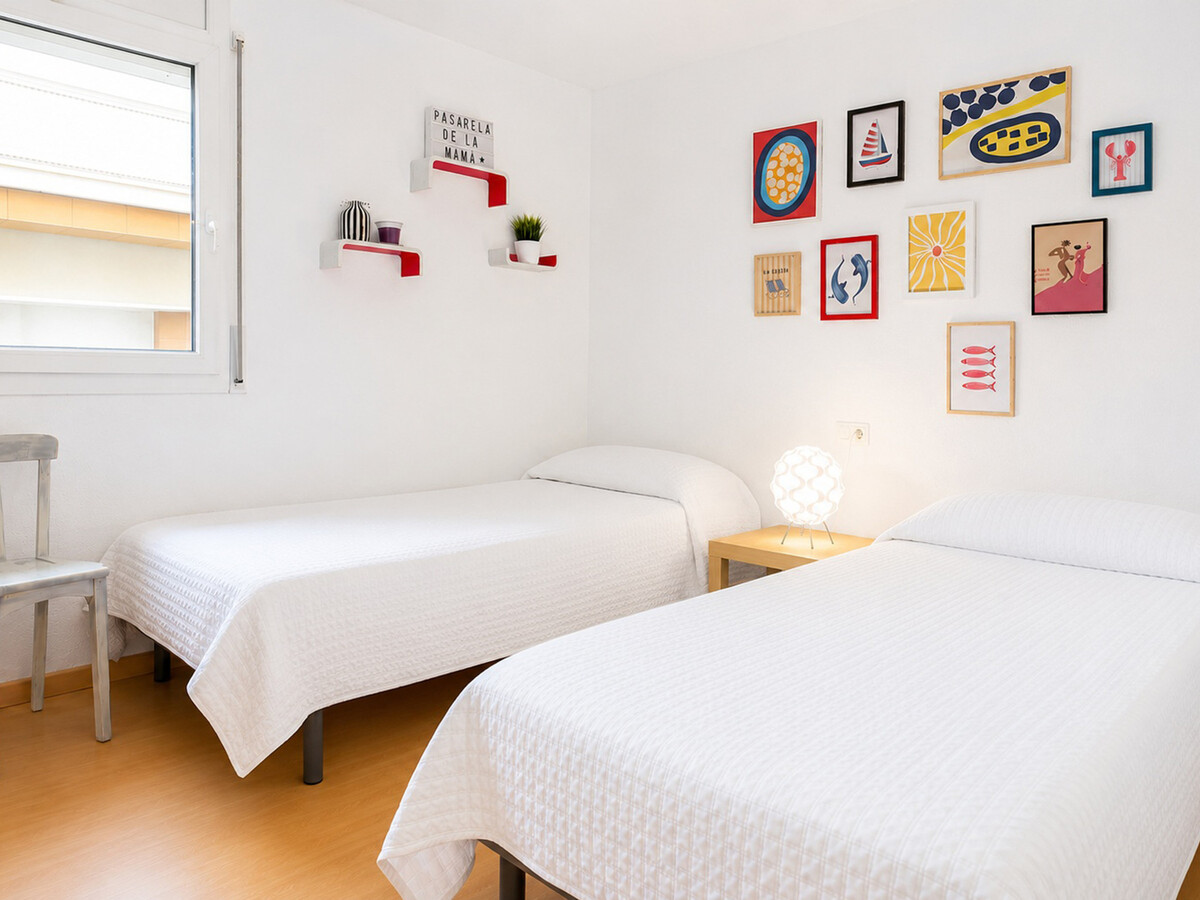 Appartement 2 chambres Roses, piscine et parking couvert - Photo 13