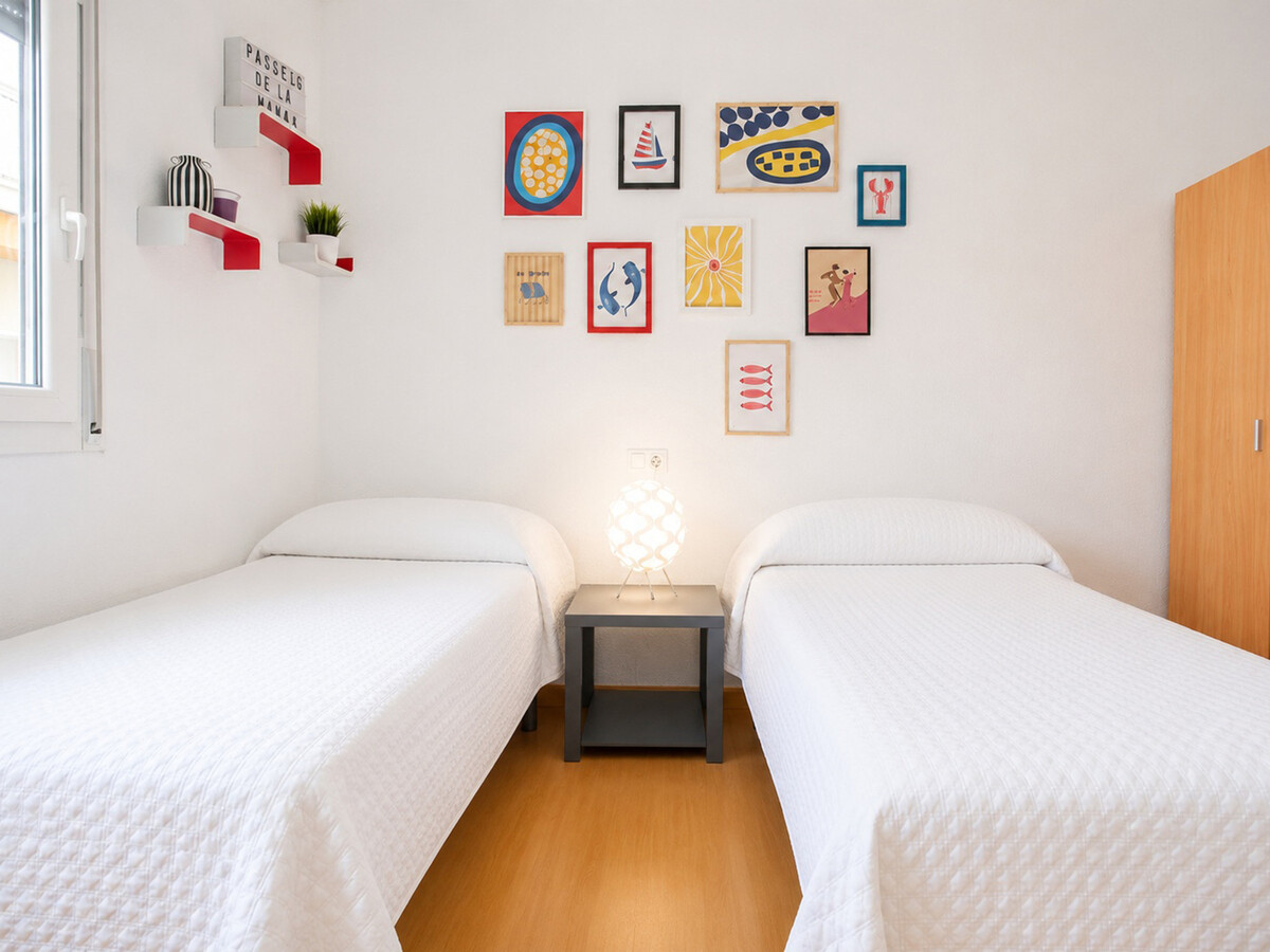 Appartement 2 chambres Roses, piscine et parking couvert - Photo 14