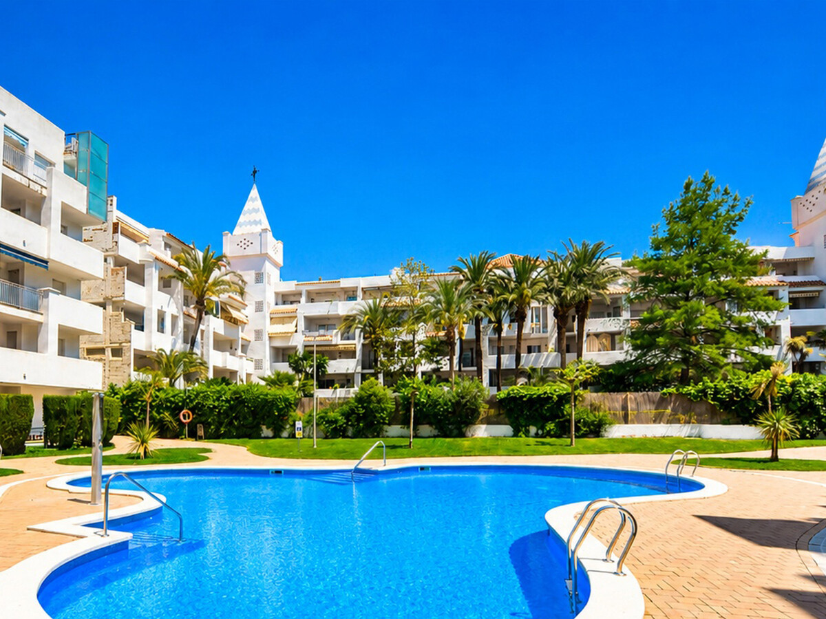 Appartement 2 chambres Roses, piscine et parking couvert - Photo 17