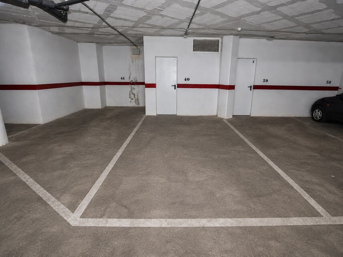 Appartement 2 chambres Roses, piscine et parking couvert - Photo 18