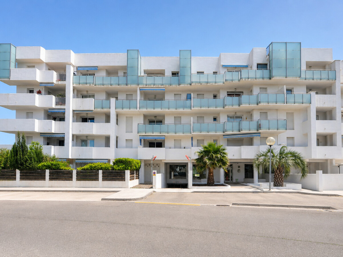 Appartement 2 chambres Roses, piscine et parking couvert - Photo 26
