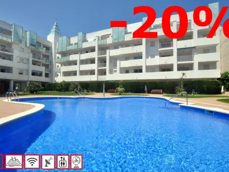 Location appartement à Roses, Appartement à Roses avec 2 chambres, piscine, jardin et parking privé, pour 6 personnes