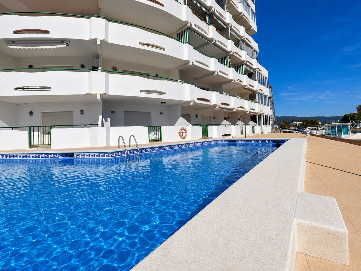 Appartement 45 m² lumineux, piscine 18x6 m, Roses - Photo 3
