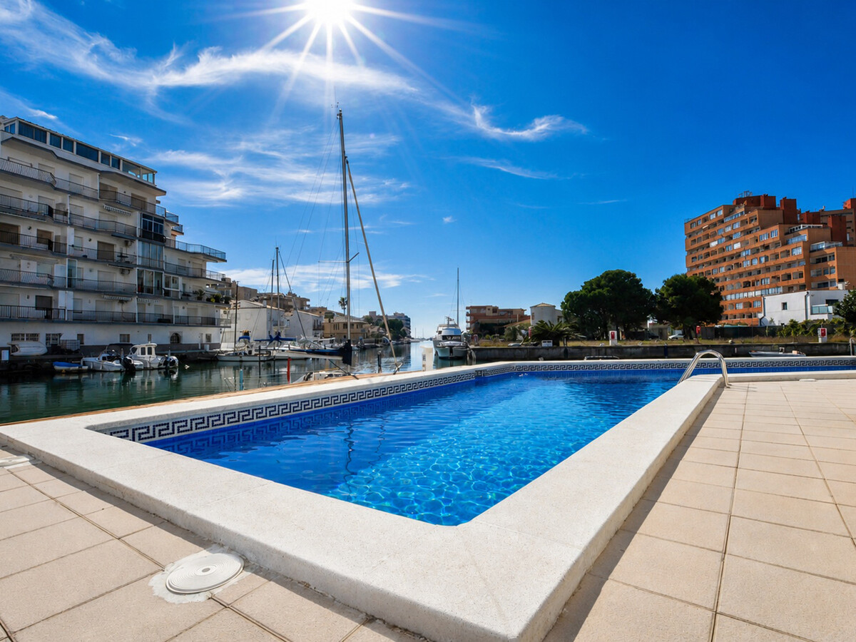 Appartement 45 m² lumineux, piscine 18x6 m, Roses - Photo 15