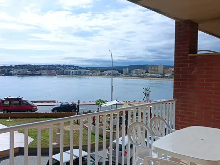 Location appartement à L'Escala, Appartement à LEscala - 2 chambres, piscine commune, près de la mer, parking inclus