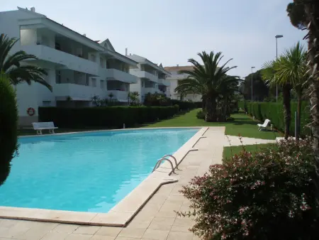 Location appartement à Pals, Appartement confortable avec jardin et piscine commune à Playa de Pals