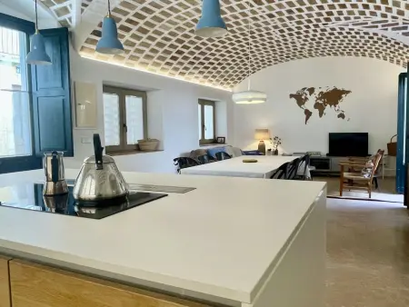 Location maison à L'Escala, Charmante maison de pêcheur rénovée, 2 chambres, proche plage, équipement complet, idéale pour 5 pers.
