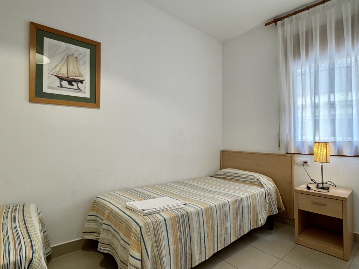 Appartement 2 chambres à L'Escala, piscine et parking - Photo 8