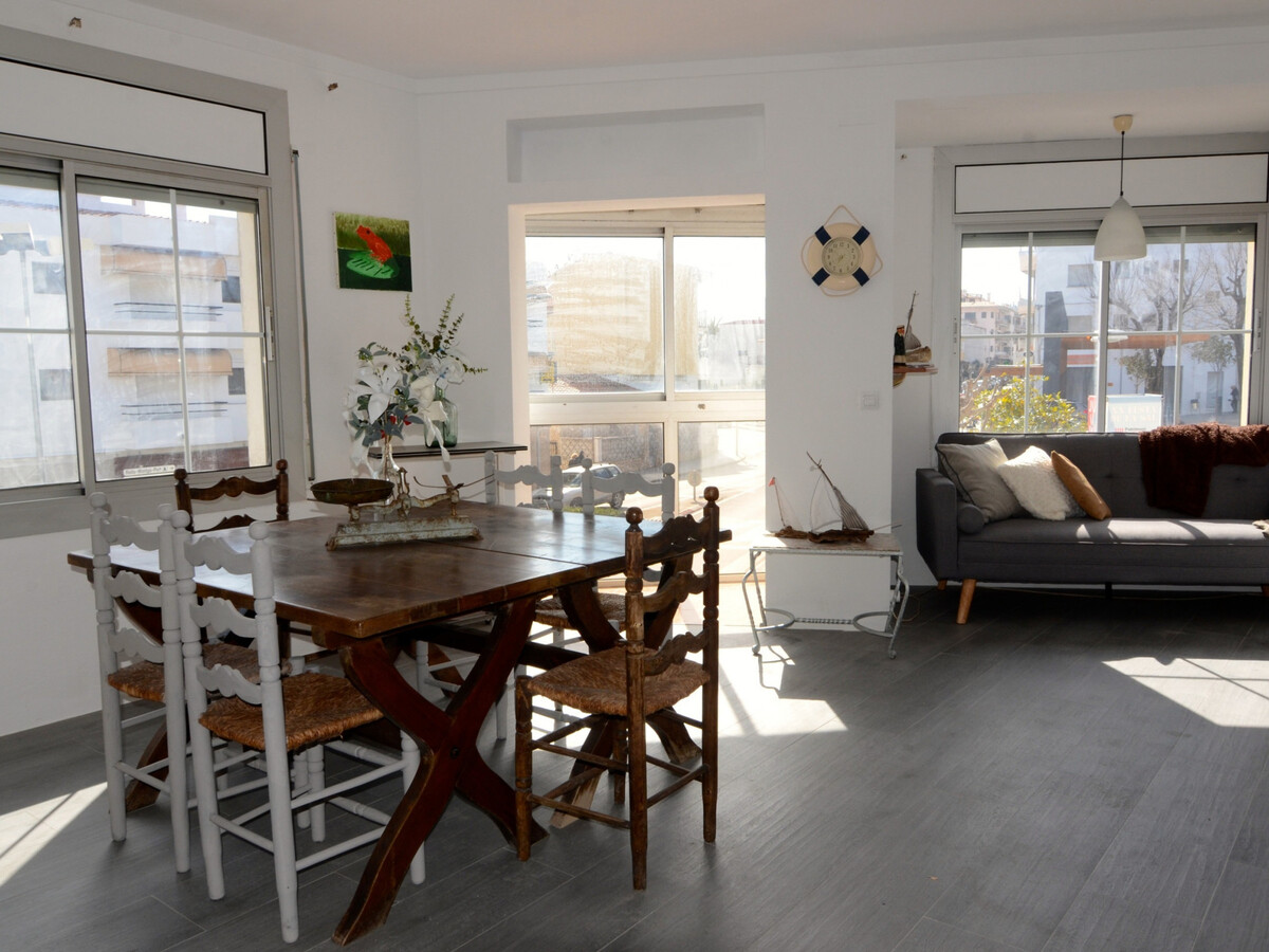 Appartement 6 pers. à L'Escala, cuisine aménagée et climatisation - Photo 2