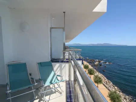 Location appartement à L'Escala, Appartement moderne vue mer, piscine, jardin LEscala