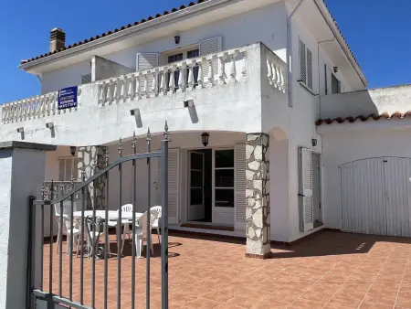 Location maison à L'Escala, Villa à LEscala pour 6 avec piscine commune, proche plage et commerces