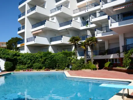 Location appartement à L'Escala, Appartement duplex en bord de mer avec piscine partagée à LEscala