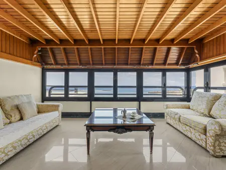 Location appartement à Arrecife, Grand duplex lumineux avec parking et WIFI face à la mer à Arrecife