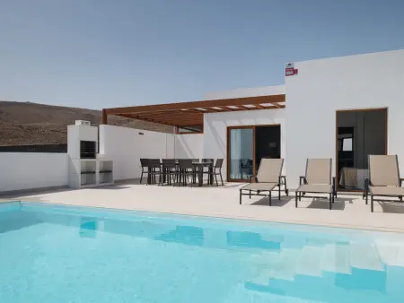 Location villa à Playa Blanca, Villa spacieuse à Playa Blanca avec piscine chauffée et parking