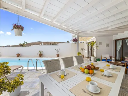 Villa Flora à Playa Blanca - 3 chambres, piscine chauffée : photo 14