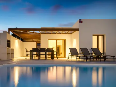 Villa 4 chambres Playa Blanca, piscine chauffée et jardin : photo 5