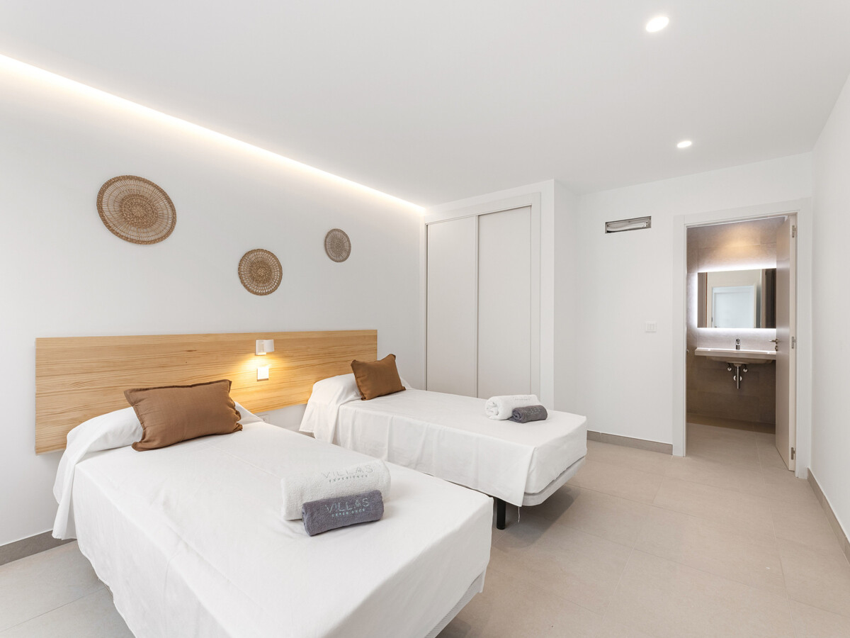 Villa Isamar : 4 chambres, piscine chauffée, vue mer - Photo 11