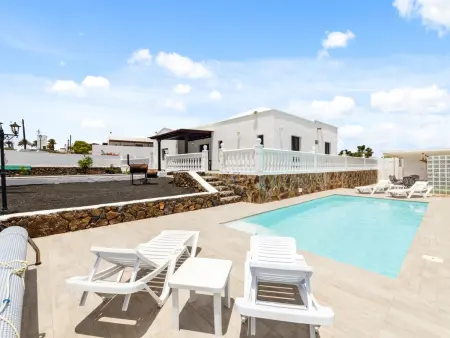 Location villa à Costa Teguise, Villa spacieuse et lumineuse à Costa Teguise avec piscine privée chauffée