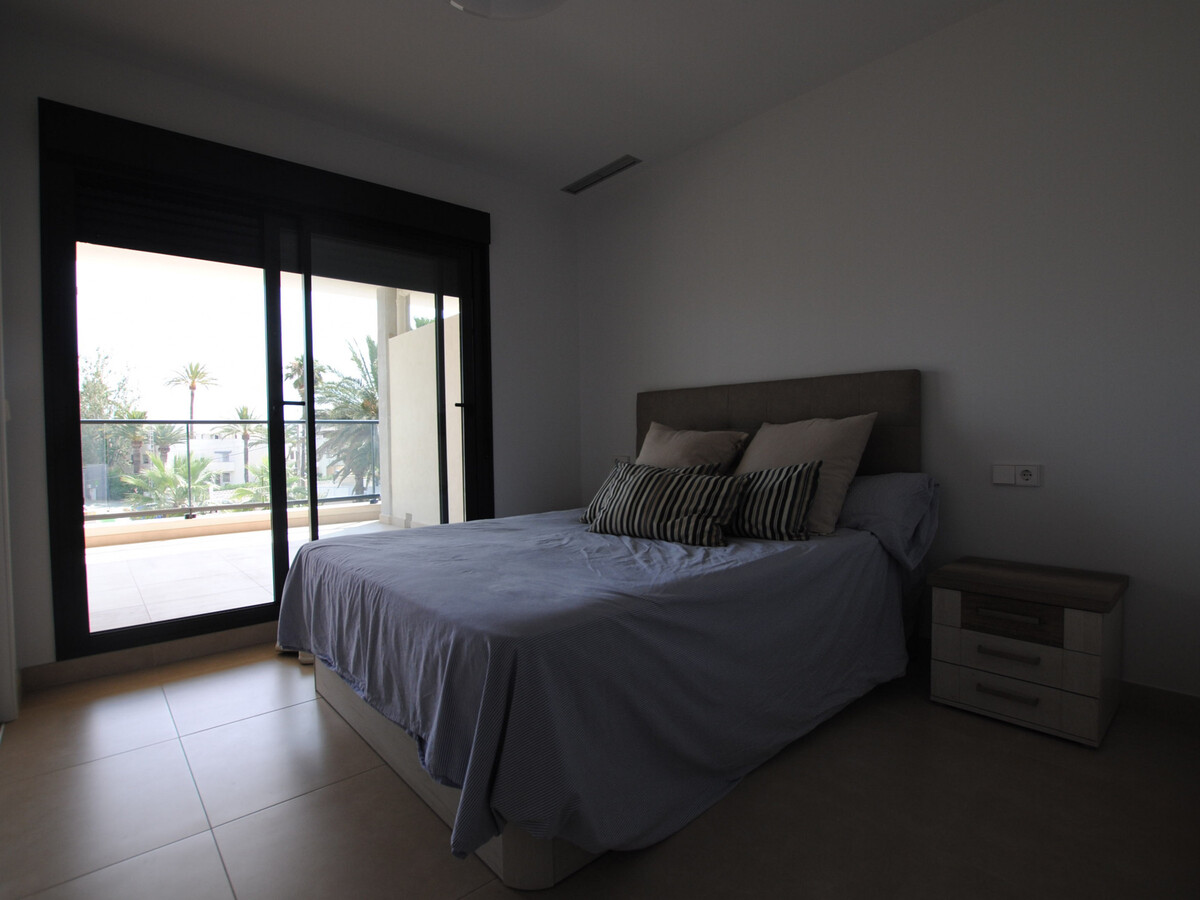 Appartement 94 m² à Denia : terrasse vue mer et piscine - Photo 9