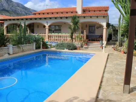 Location villa à Denia, Villa avec piscine privée et jardin à Denia, Costa Blanca