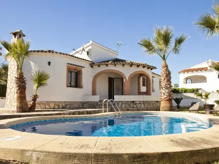 Location villa à Denia, Villa à Dénia avec piscine privée, proche plages, climatisée, parking, jardin, pour 6 personnes