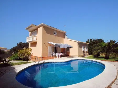 Location villa à Denia, Villa ensoleillée avec piscine privée et jardin près du centre et plage à Denia pour 6 pers.