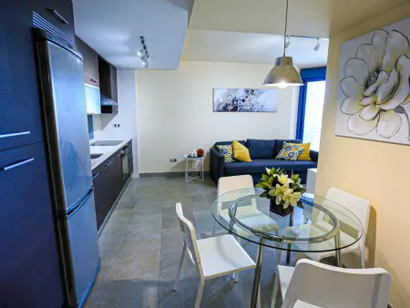 Appartement 3 chambres face à la plage, solarium privé : photo 16