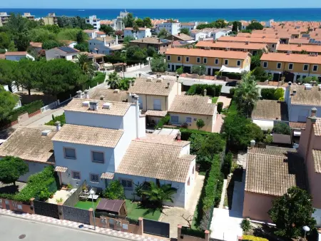 Location maison à Torroella de Montgrí, Villa sur la Costa Brava pour 6 avec piscine commune, jardin et proche plage
