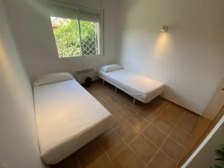 Villa sur la Costa Brava pour 6 avec piscine commune, jardin et proche plage - Photo 10