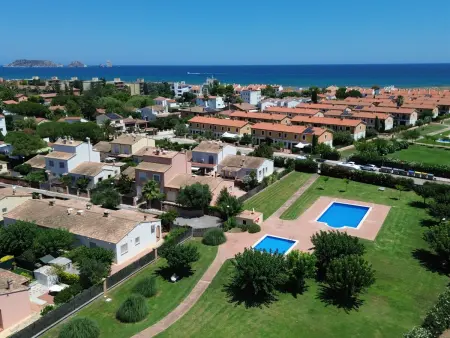 Villa sur la Costa Brava pour 6 avec piscine commune, jardin et proche plage - Photo 12