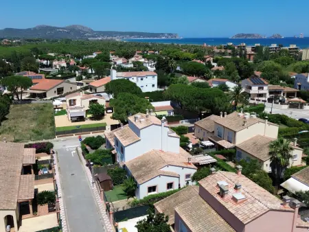 Villa sur la Costa Brava pour 6 avec piscine commune, jardin et proche plage - Photo 18