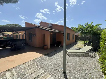 Maison mitoyenne à Mas Pinell avec piscine, jardin, parking privé et proche plage - 8 pers - Photo 2
