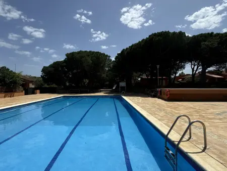 Maison mitoyenne à Mas Pinell avec piscine, jardin, parking privé et proche plage - 8 pers - Photo 9