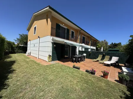 Location maison à Torroella de Montgrí, Maison moderne à 250m plage avec jardin et piscine partagée