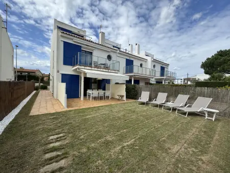 Maison rénovée à Torroella, proche plage, clim, wifi, garage et piscine commune - Photo 1