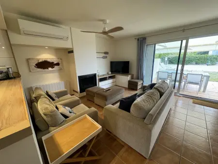 Maison rénovée à Torroella, proche plage, clim, wifi, garage et piscine commune - Photo 2