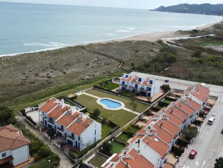 Maison rénovée à Torroella, proche plage, clim, wifi, garage et piscine commune - Photo 10