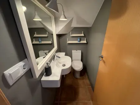 Maison rénovée à Torroella, proche plage, clim, wifi, garage et piscine commune - Photo 13